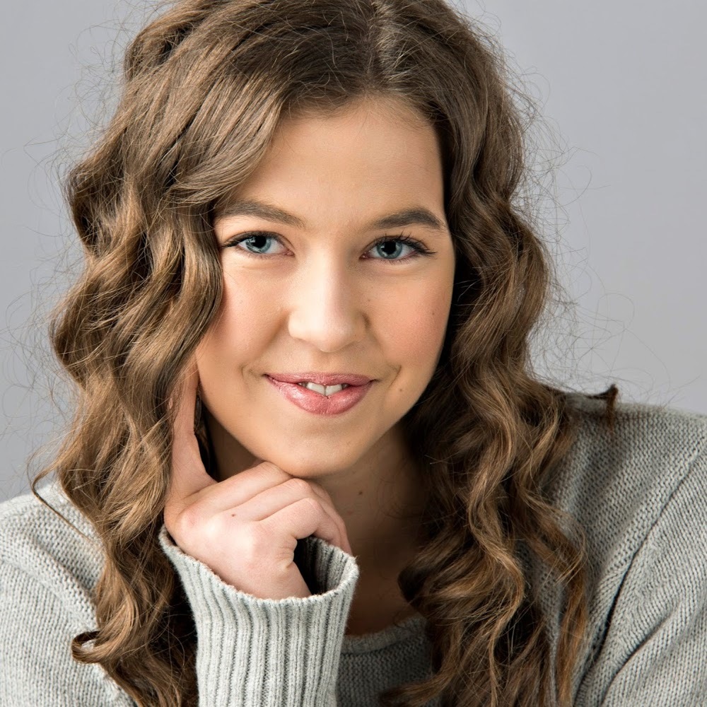 Meet your Posher, Elizabeth